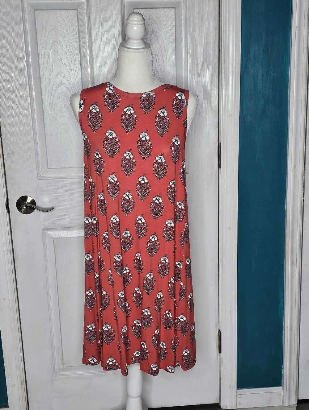 Sleeveless Coral Floral Print Shift Dress